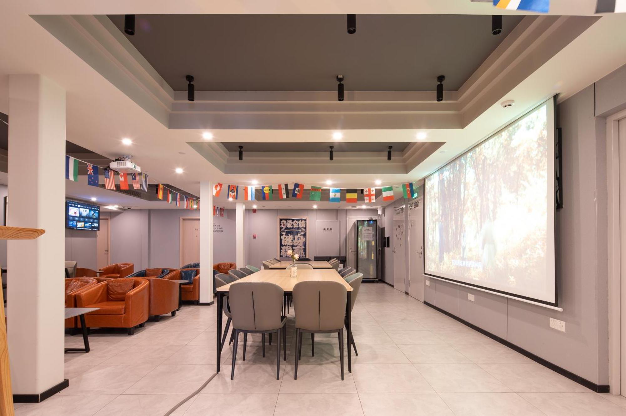 Dayin International Youth Hostel -Near People'S Square & Old Town -Social Area -Bar -Cafe -Gym -Free Laundry Luggage Storage -24H Front Desk -English Service Shanghai Bagian luar foto