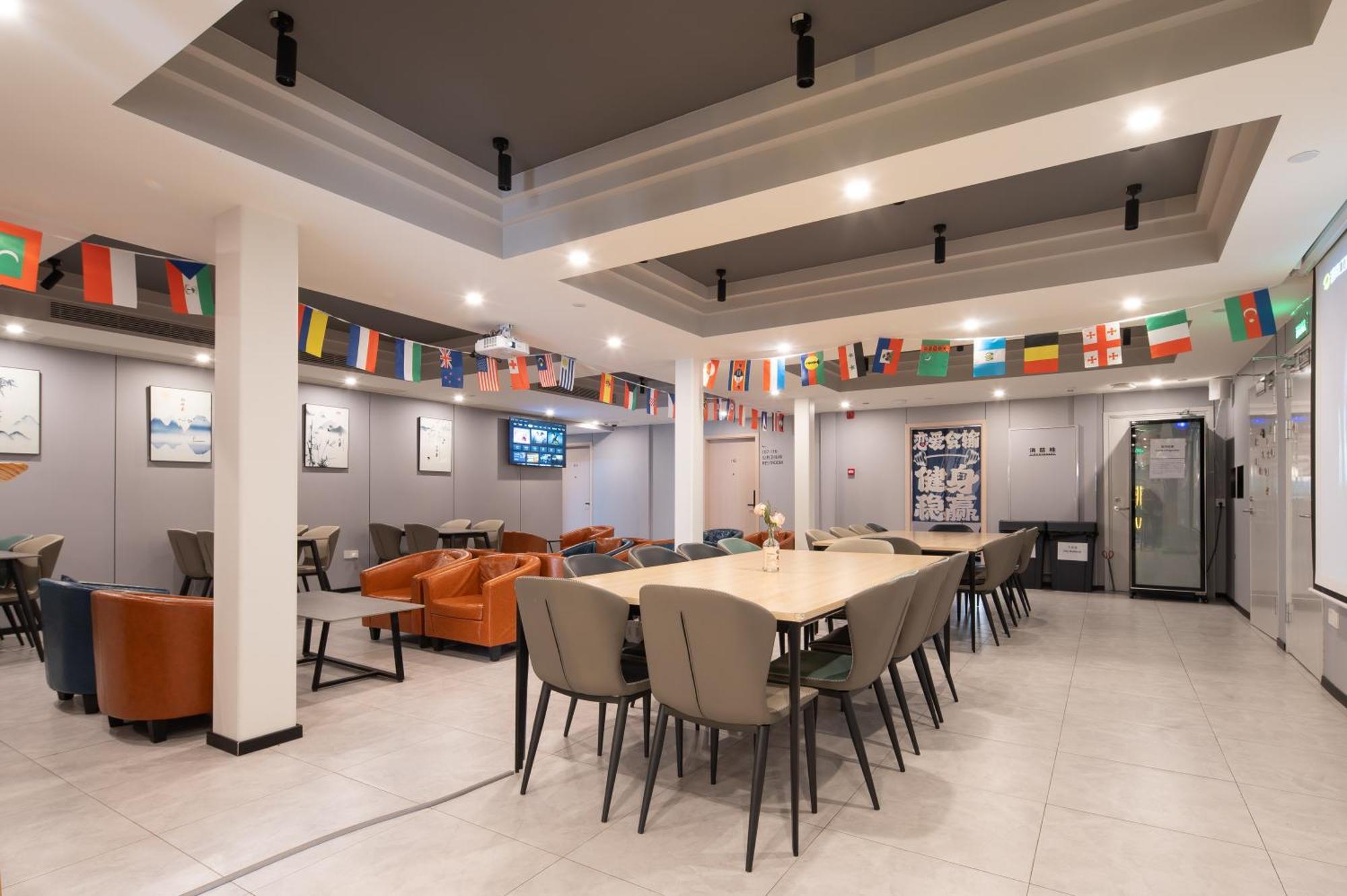Dayin International Youth Hostel -Near People'S Square & Old Town -Social Area -Bar -Cafe -Gym -Free Laundry Luggage Storage -24H Front Desk -English Service Shanghai Bagian luar foto