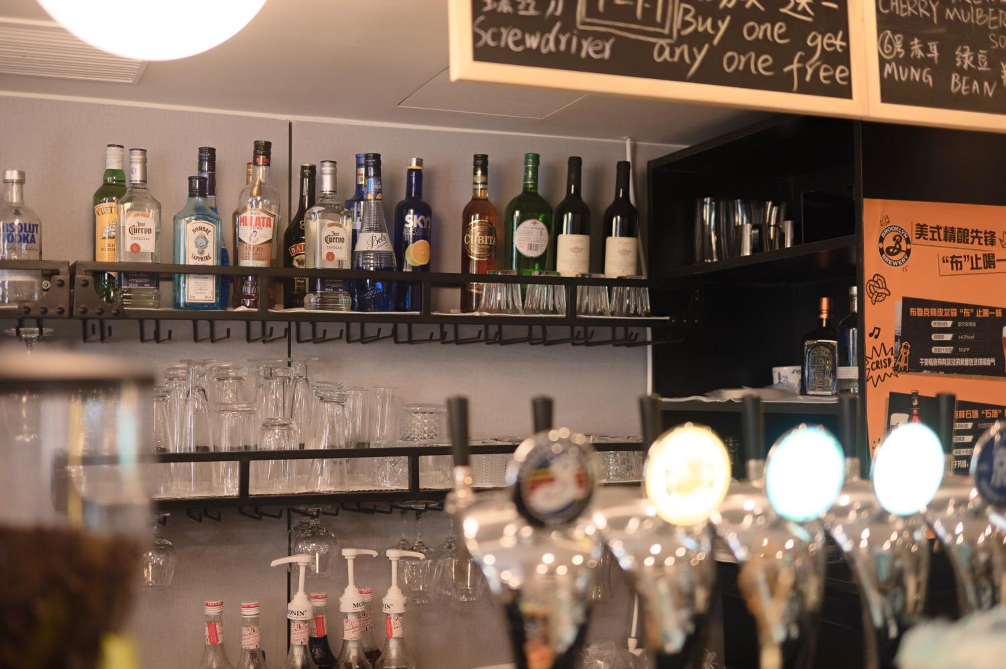 Dayin International Youth Hostel -Near People'S Square & Old Town -Social Area -Bar -Cafe -Gym -Free Laundry Luggage Storage -24H Front Desk -English Service Shanghai Bagian luar foto