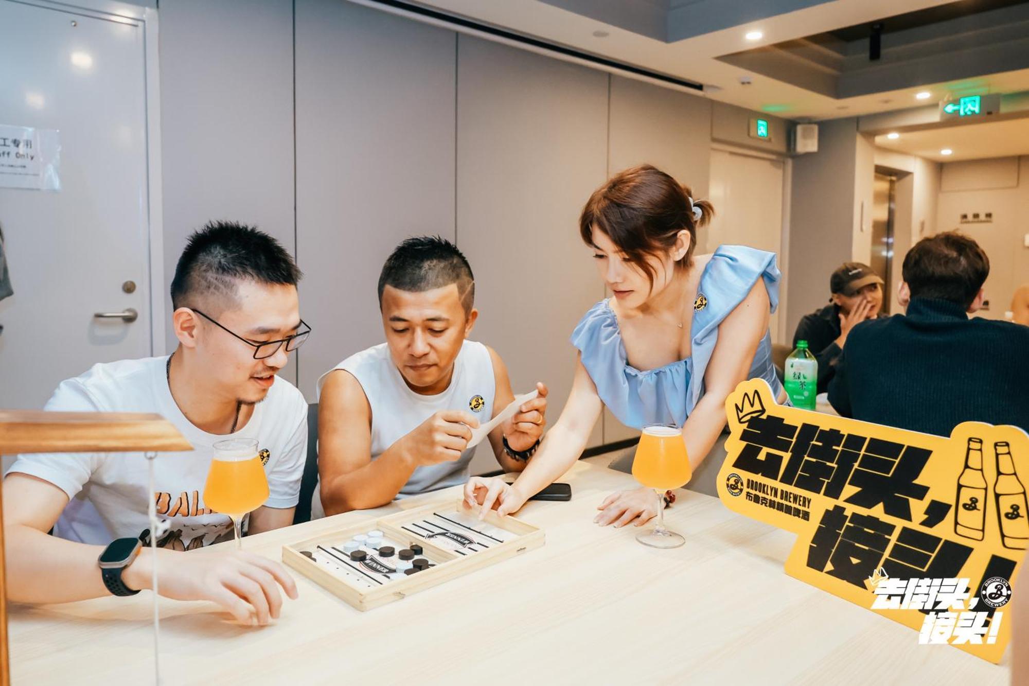 Dayin International Youth Hostel -Near People'S Square & Old Town -Social Area -Bar -Cafe -Gym -Free Laundry Luggage Storage -24H Front Desk -English Service Shanghai Bagian luar foto