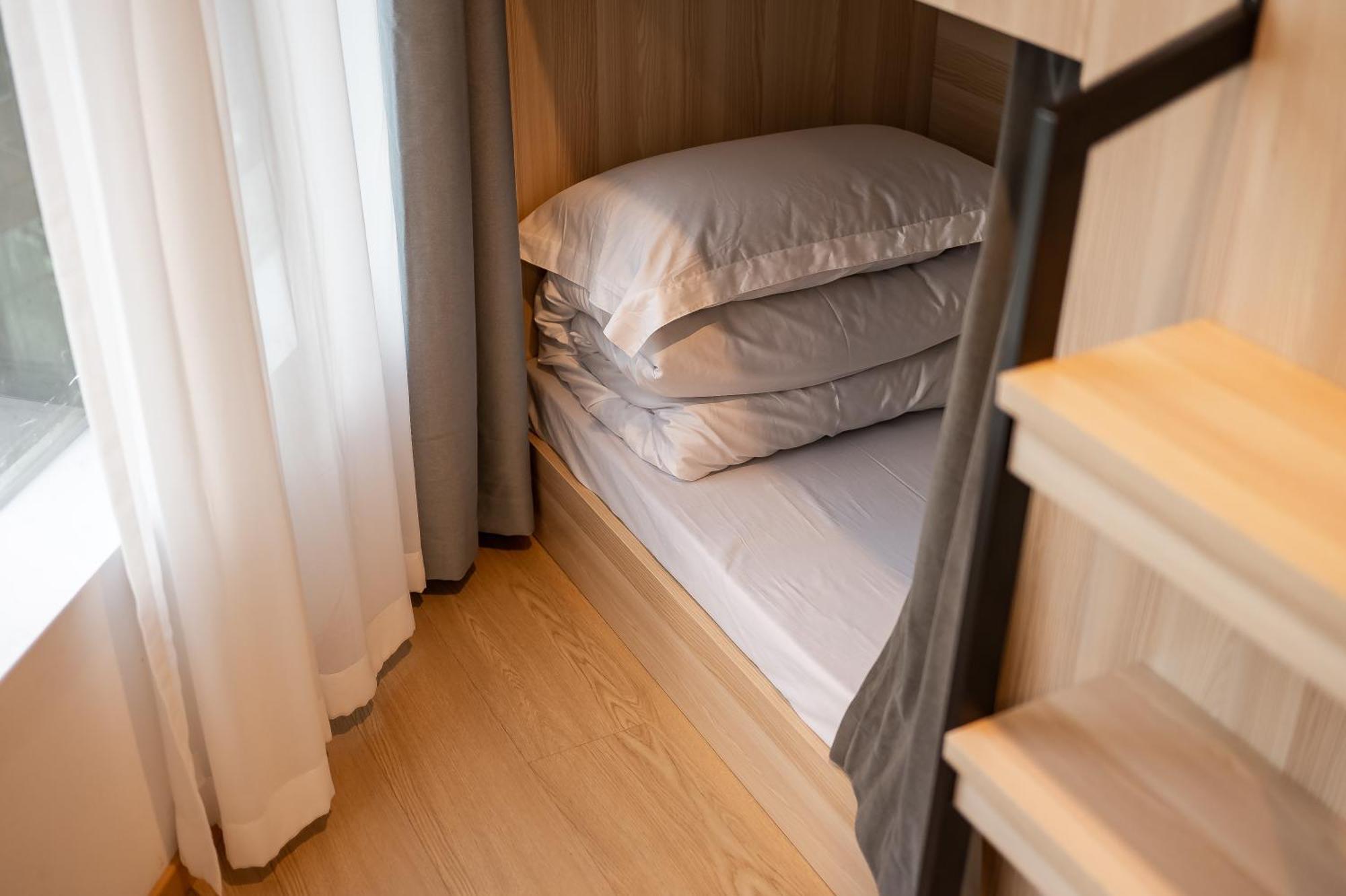 Dayin International Youth Hostel -Near People'S Square & Old Town -Social Area -Bar -Cafe -Gym -Free Laundry Luggage Storage -24H Front Desk -English Service Shanghai Bagian luar foto