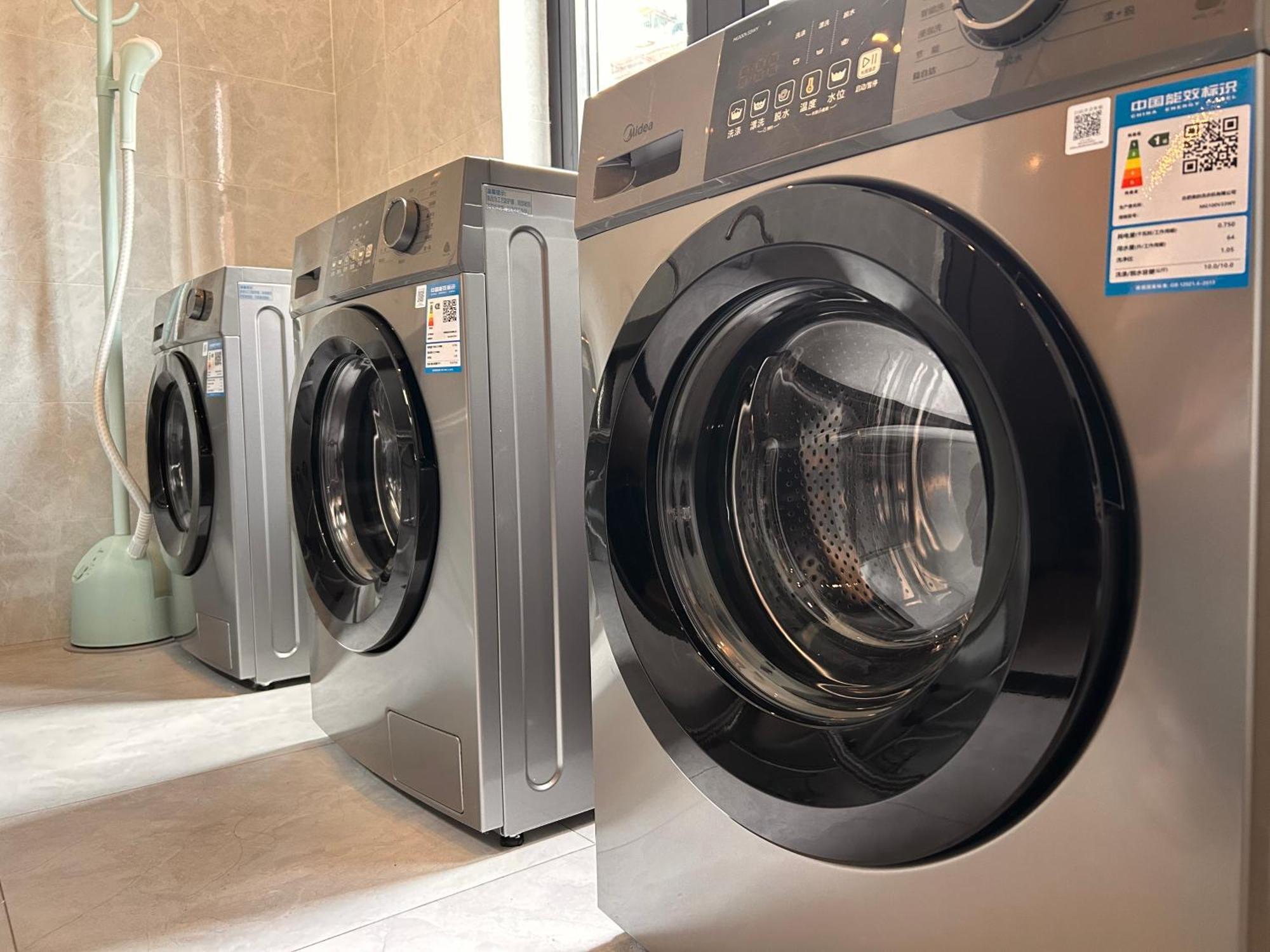 Dayin International Youth Hostel -Near People'S Square & Old Town -Social Area -Bar -Cafe -Gym -Free Laundry Luggage Storage -24H Front Desk -English Service Shanghai Bagian luar foto