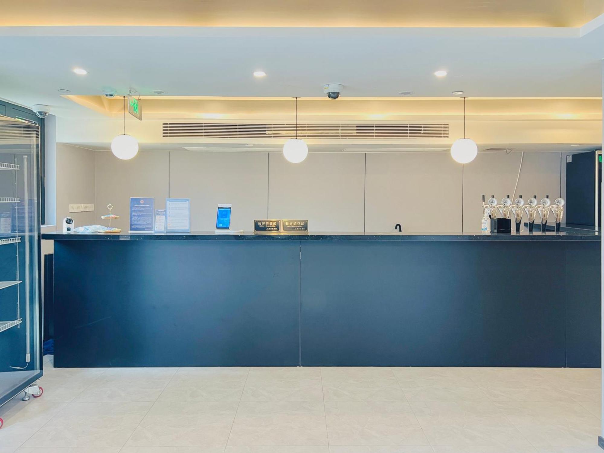 Dayin International Youth Hostel -Near People'S Square & Old Town -Social Area -Bar -Cafe -Gym -Free Laundry Luggage Storage -24H Front Desk -English Service Shanghai Bagian luar foto
