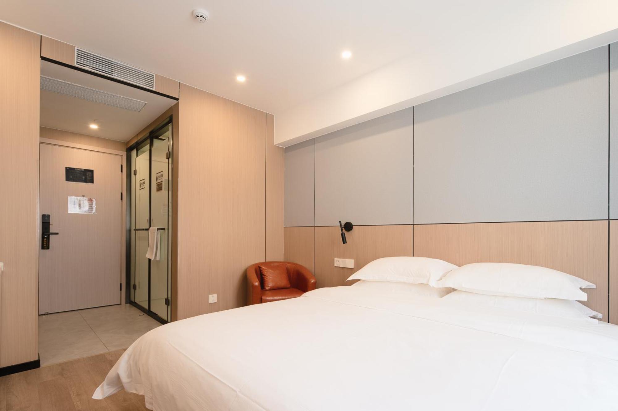 Dayin International Youth Hostel -Near People'S Square & Old Town -Social Area -Bar -Cafe -Gym -Free Laundry Luggage Storage -24H Front Desk -English Service Shanghai Bagian luar foto